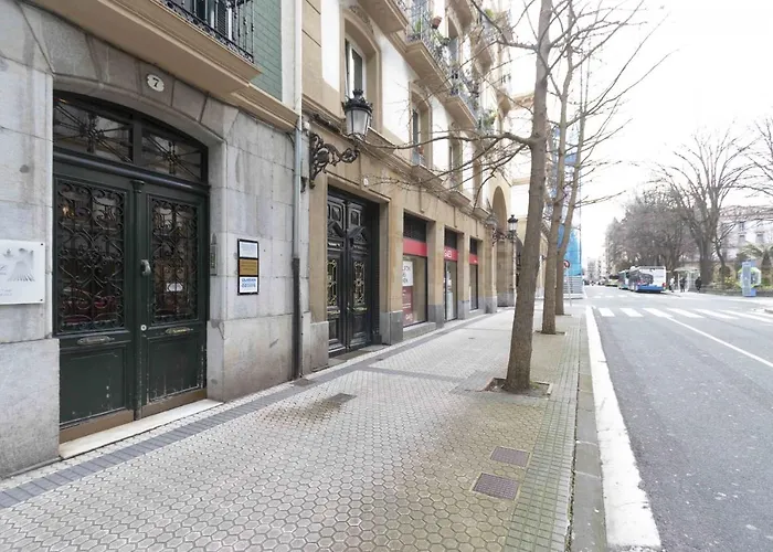 The Collection - Legazpi Apartment *